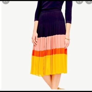 NWT Ann Taylor navy/pink/yellow color block pleated skirt. Size 6